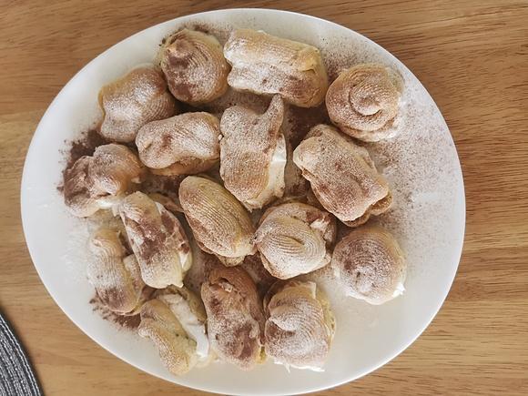 Eklerki z bitą śmietaną