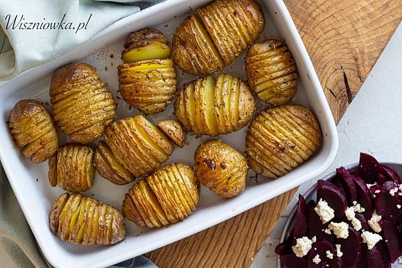Ziemniaki Hasselback - danie z pieczonych ziemniaków