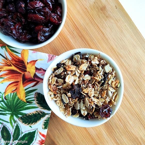 Orzechowa granola z owocami
