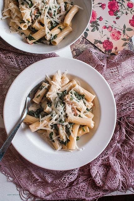 Makaron ze szpinakiem i szynką parmeńską
