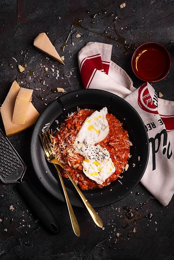 Extra kremowe pomidorowe risotto z mascarpone i burratą
