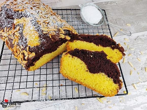 Szybkie dwukolorowe ciasto z migdałami