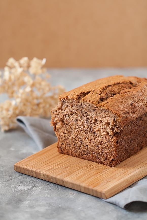 Chlebek bananowy z kremem ciasteczkowym