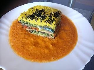 Surowa lazania z sosem z papryki, kalarepki i melona
