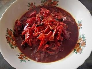 Purpurowa kapusta słodko-kwaśna z pieczarkami