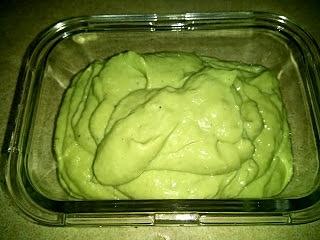Sos chrzanowy z avocado