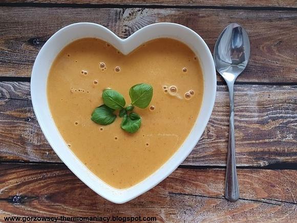 Zupa z papryki i parmezanu