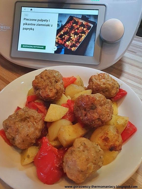 Pieczone pulpety z ziemniakami z papryką