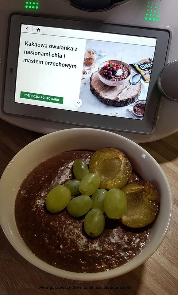 Kakaowa owsianka z nasionami chia i masłem orzechowym