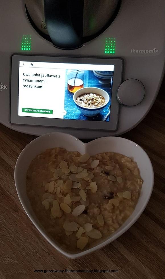 Owsianka jabłkowa z cynamonem i rodzynkami