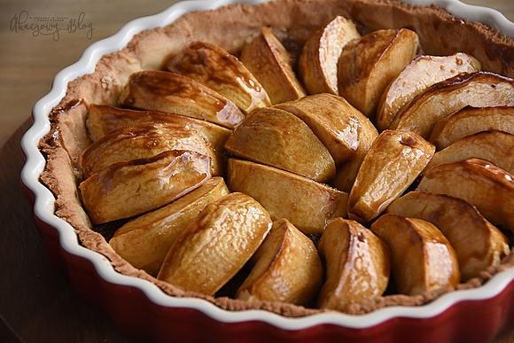 Tarta jabłkowa z cydrowym karmelem