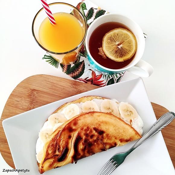 Omlet na słodko z serkiem wiejskim i bananem
