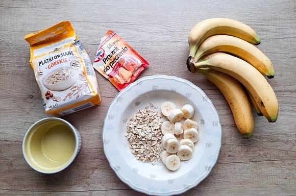 Pieczona owsianka bananowo-czekoladowa