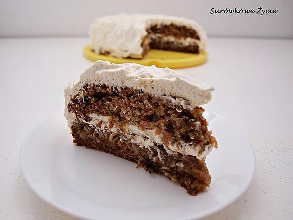 Tort marchewkowy z masą śmietankową