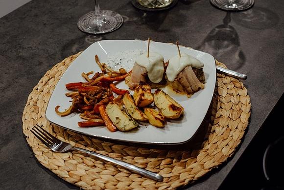Pulpety z pieczarkami owinięte boczkiem