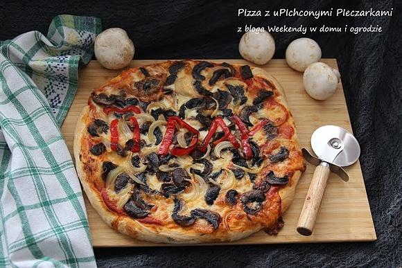 Pizza z pieczarkami i mozzarellą