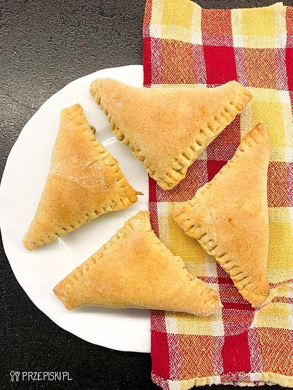 Drożdżowe różki z serem