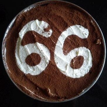 Tiramisu klasyczny włoski deser z mascarpone i kakao