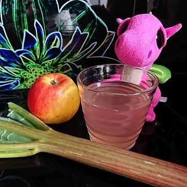 Kompot rabarbarowo-jabłkowy