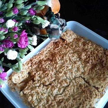 Szarlotka z kruszonką - przepis na klasyczne ciasto z jabłkami