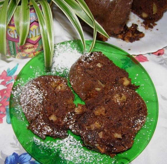 Łatwa babka kakaowa z jabłkiem i ptasim mleczkiem