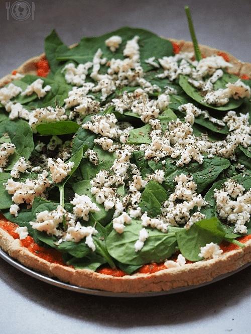 Keto pizza - przepis na bezglutenową i niskowęglowodanową pizzę