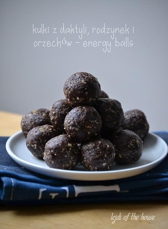 Kulki z daktyli, rodzynek i orzechów – energy balls
