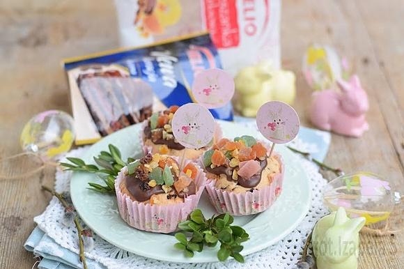 Wielkanocne muffinki z mieszanką keksową i polewą