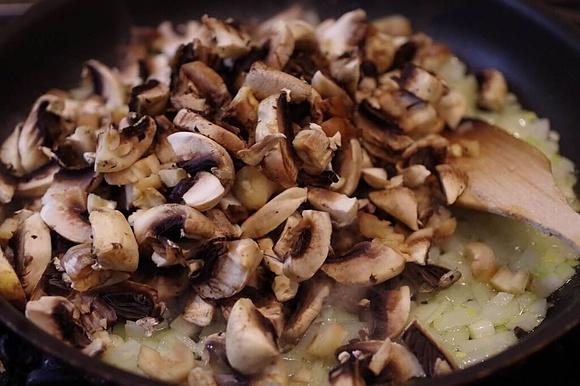 Smażone pieczarki – prosty przepis na danie z grzybów