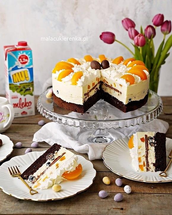 Wiosenny tort owocowy z kremem budyniowym i serowym