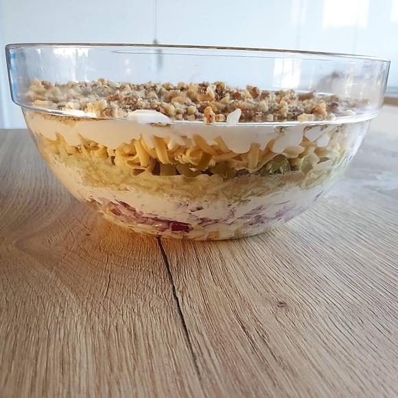 Sałatka z orzechami włoskimi, ogórkiem i jabłkiem - bez glutenu, lchf, keto