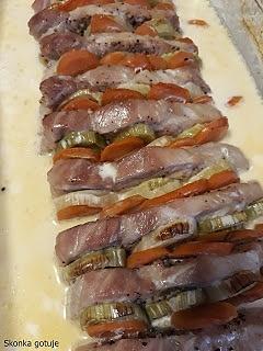 Schab pieczony z marchewką i porem w śmietanie