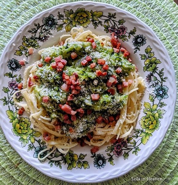 Spaghetti z brokułami i boczkiem