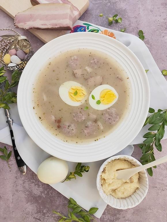 Żurek z białą kiełbasą i boczkiem