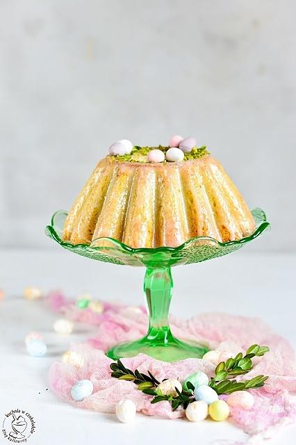 Wilgotna babka serowo-pistacjowa