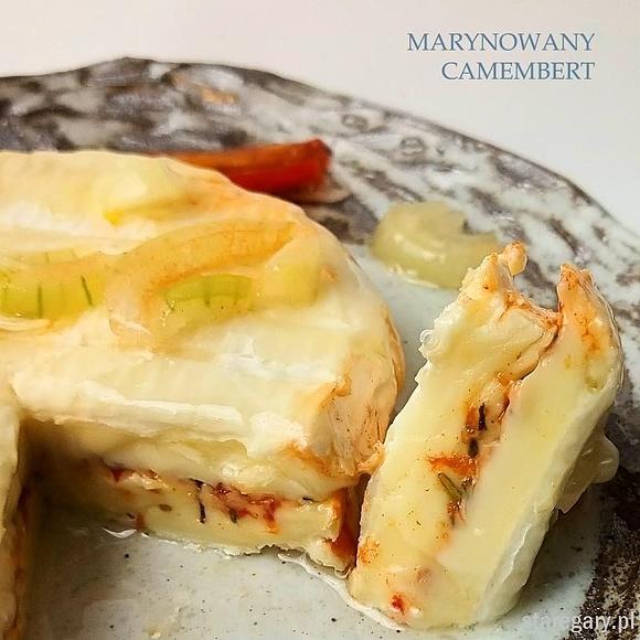 Marynowany camembert - czeski hermelín z przyprawami