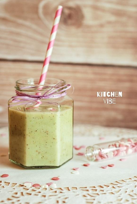 Koktajl z awokado i kiwi – zdrowe smoothie na bazie owoców