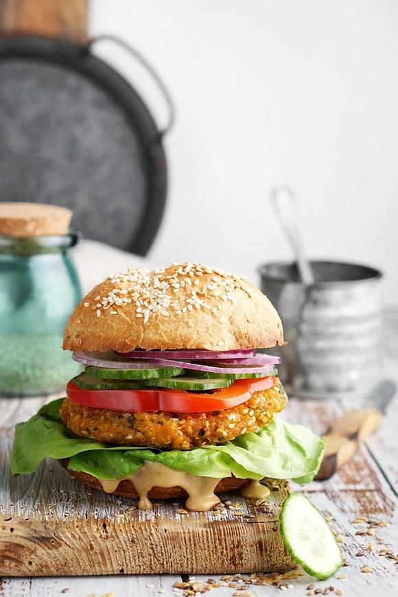 Najlepsze burgery warzywne i wegeburgery z włoszczyzny i kaszy jaglanej