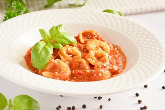 Tortellini w sosie pomidorowym