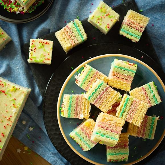Kolorowe wafle z galaretką - efektowny deser dla dzieci