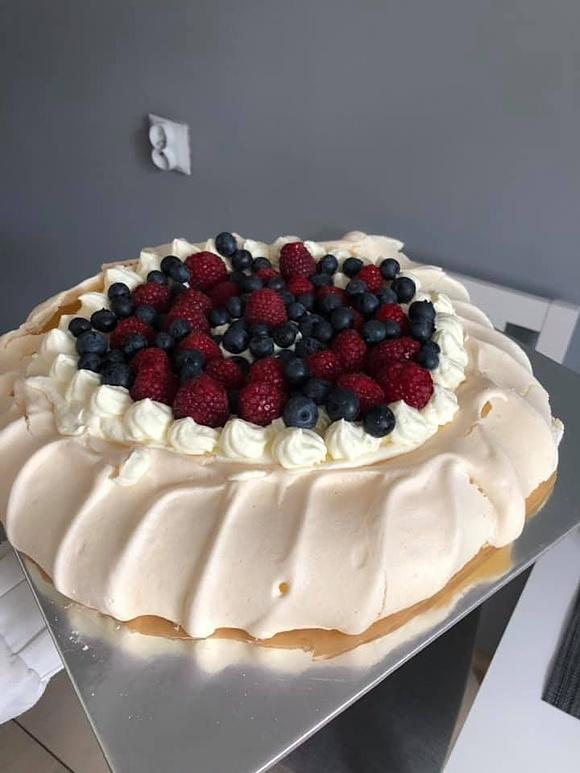 Beza pavlova - przepis na chrupiącą i piankową bezę