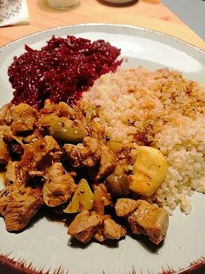 Gulasz z indyka z cukinią i pomidorami