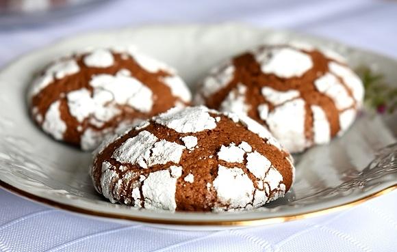 Czekoladowe ciasteczka popękane