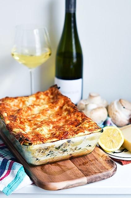Lasagne z karmelizowaną cebulą szpinakiem i cytrynową ricottą