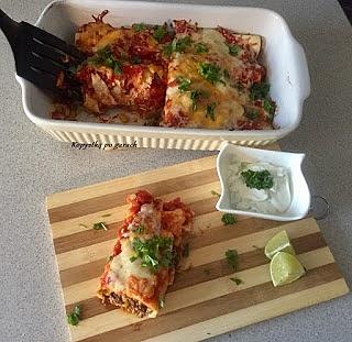 Enchiladas w sosie pomidorowym