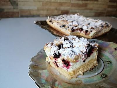 Ciasto owocowe z budyniową pianką