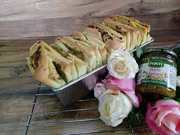 Odrywany chlebek z pesto