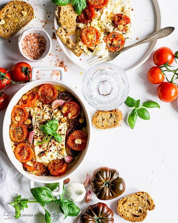 Feta pieczona z pomidorami