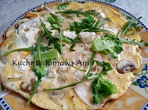 Omlet z brokułami i serem twarogowym
