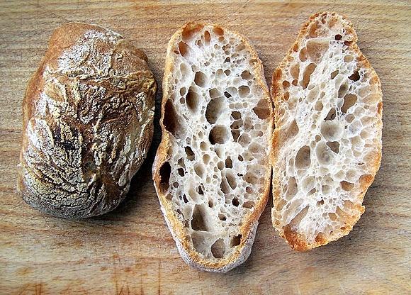 Ciabatty winogronowe na wodzie z fermentacji czerwonych winogron